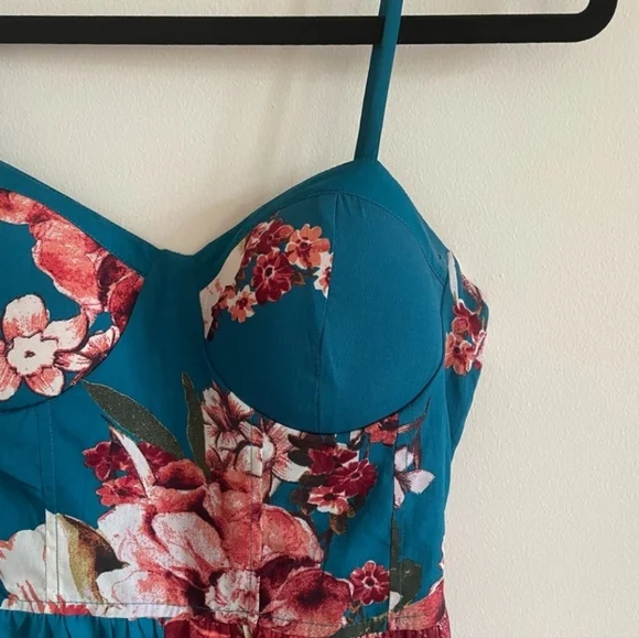 Wide leg floral jumpsuit - Picture 6 of 9